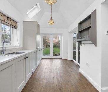 3 bedroom semi-detached bungalow to rent - Photo 5