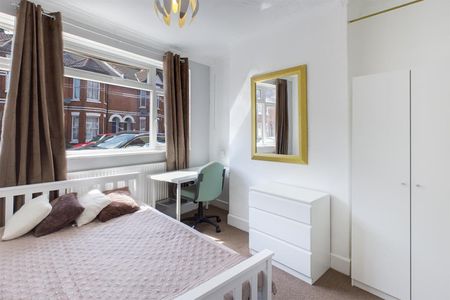 4 bedroom House To Let - Photo 3