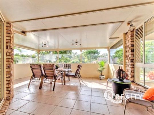 🏡Stunning Corner Block, Enclosed Patio, Aircons and Fans! + Monthly Mowing INCL - Photo 1