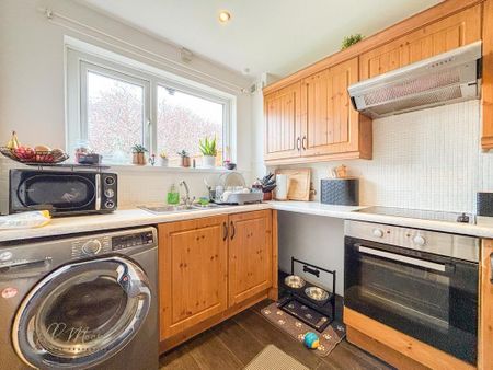 3 bedroom terraced house to rent - Photo 4