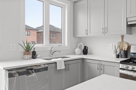 For Lease - 47 Corley Street, Kawartha Lakes, Ontario - Photo 3