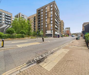 Kempton House, London Square, 122 High Street,TW18 - Photo 3