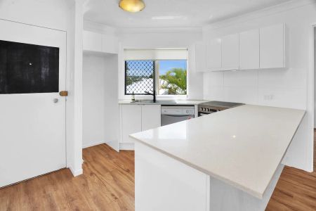 “Perfect Apartment in Ideal Location.” - Photo 2
