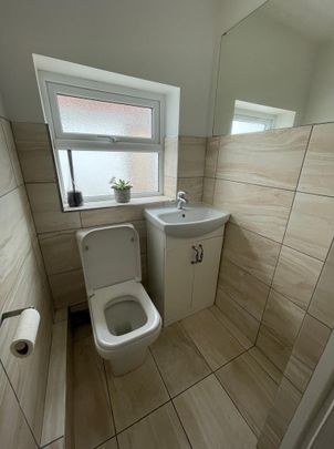 4 bedroom end of terrace house to rent - Photo 1