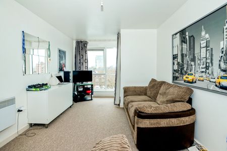 2 bedroom apartment to rent The Roundhouse, Gunwharf Quays, Portsmouth, PO1 - Photo 2