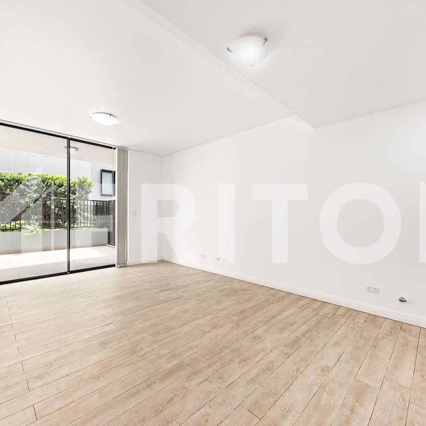 Sun-filled Courtyard Apartment with Floorboards Throughout - Photo 1