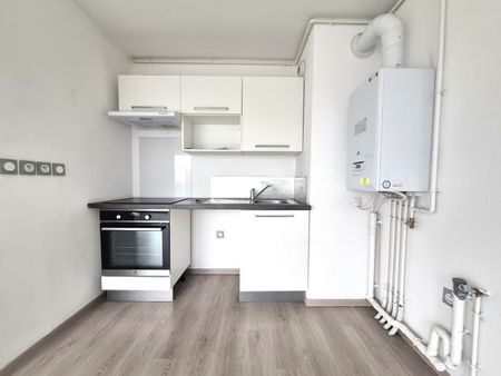 Location Appartement 2 pièces 45m² WAMBRECHIES 59118 - Photo 3