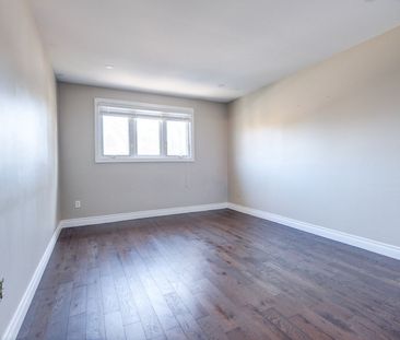 For Lease - 372 Dixon Boulevard, Newmarket, Ontario - Photo 6