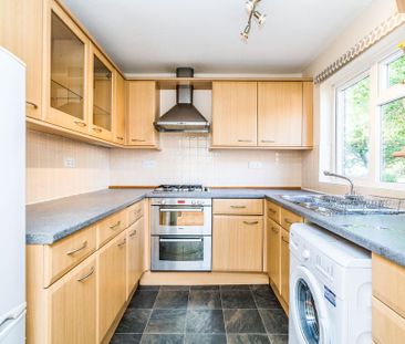 3 bedroom semi-detached house to rent - Photo 2