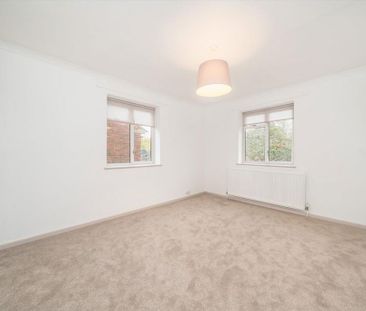 3 bedroom maisonette to rent - Photo 2