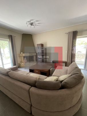 Μονοκατοικία για ενοικίαση - Πετρούπολη, - Photo 1