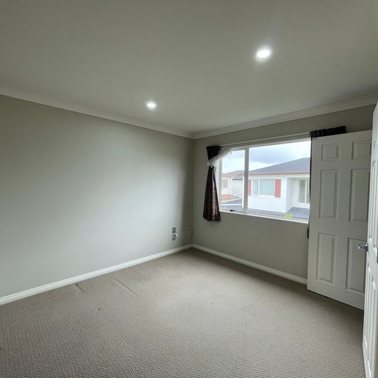 East Tamaki Heights - Photo 1