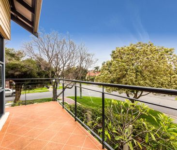 Bright & Airy Apartment in the Heart of North Perth - Photo 5