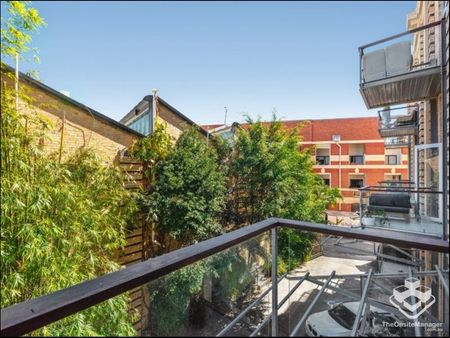 Iconic Woolstore Apartment in the Heart of Teneriffe - Photo 3