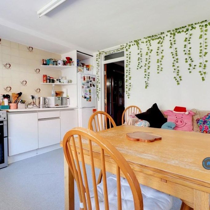 4 bedroom terraced house to rent - Photo 1