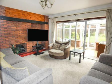 3 bedroom detached house to rent - Photo 2