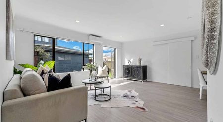 Charming Remuera 3BR & 2BTH Stand-alone Townhouse! - Photo 4