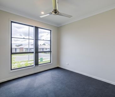 Spacious Duplex Ideal Location - Photo 2