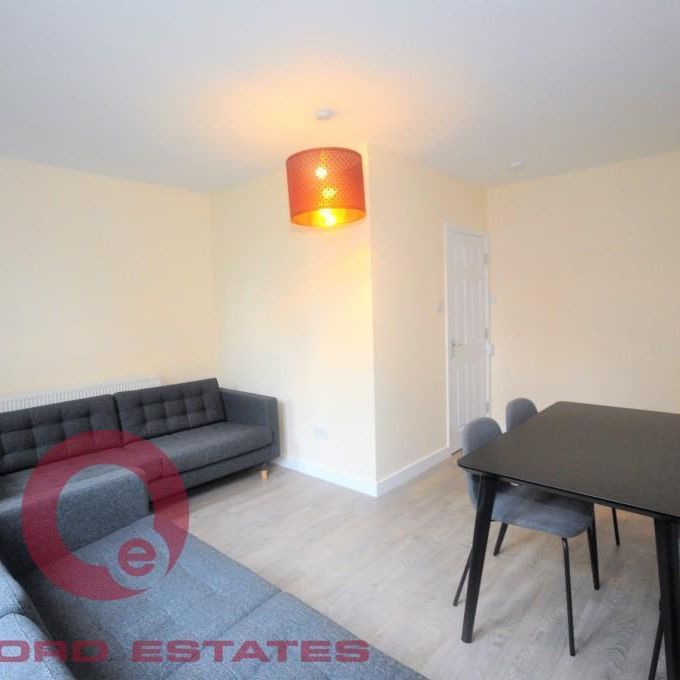 4 bedroom flat to rent - Photo 1