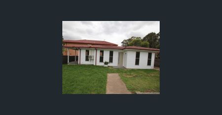 Fully fenced, two bedroom granny flat with gas cooktop! - Photo 5