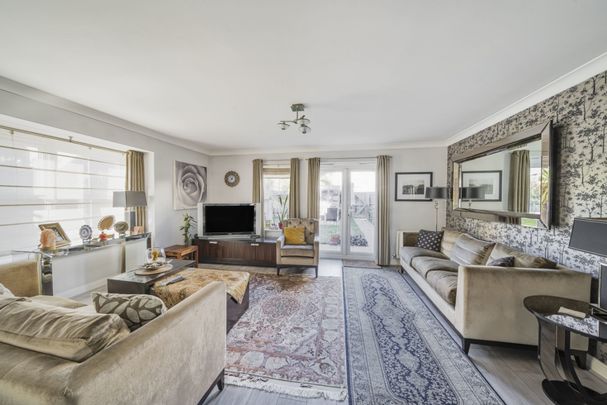Magdalene Gardens, London, N20 - Photo 1