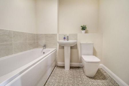 2 bedroom flat to rent - Photo 5