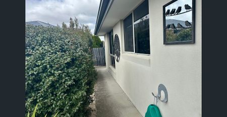 2 Bedroom - Brighton Beauty! Secured Complex! - Photo 4