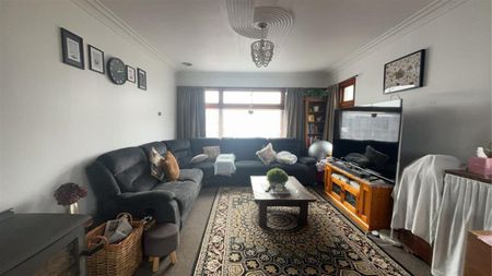 Family Home in Gladstone - Photo 4