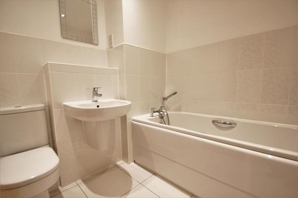 2 bedroom end of terrace house to rent - Photo 1