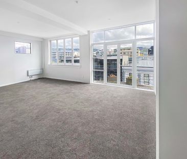 Inner City Living - Great Location - Photo 4