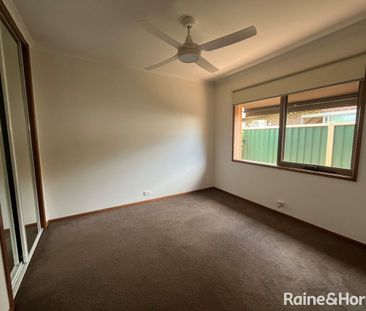 23 Stagecoach Crescent, Sydenham, VIC 3037 - Photo 2