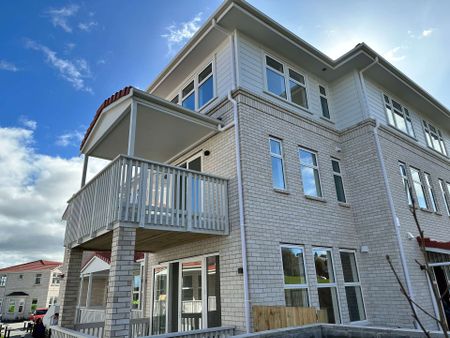 Brand New Apartment in the Center Avondale - Photo 2