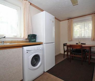 2 bedroom ground floor flat to rent - Photo 5