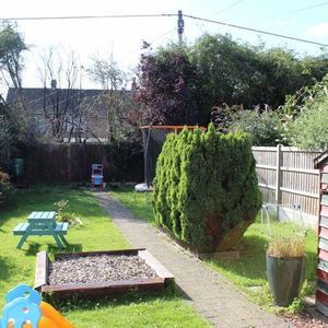 2 bedroom semi-detached house to rent - Photo 3