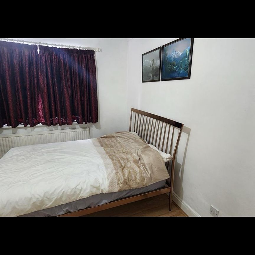 Room in a Shared House, Long Elmes, HA3 - Photo 2