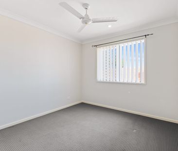 NEAR NEW, LOW MAINTENANCE & SPACIOUS 3 BEDROOM HOME WITH DOUBLE AIR... - Photo 4