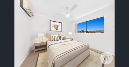 Available 13 Jan - Quiet Top Floor Retreat with Sweeping Views - Photo 3