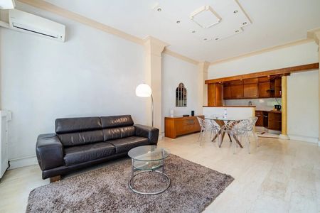 Location Appartement 3 pièces 74m² NICE 06000 - Photo 3