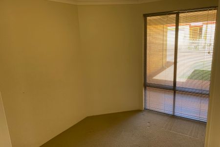 Low maintenance & ducted aircon! - Photo 2