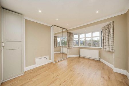 4 bedroom semi-detached house to rent - Photo 5