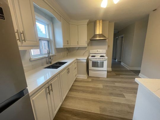 For Lease - 17 Flintridge Road, Toronto, Ontario - Photo 1