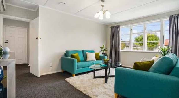 Family Friendly in Hamilton East - Photo 1