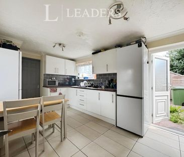 1 bedroom in a house share to rent - Photo 4