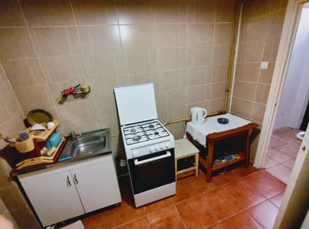 Apartament de inchiriat cu 3 camere Disponibil - Photo 5