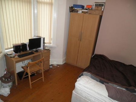 2 Bed Flat Second Avenue - Photo 2