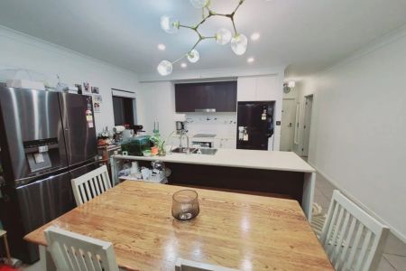 Spacious & Modern 4-Bedroom Family Home. - Photo 3