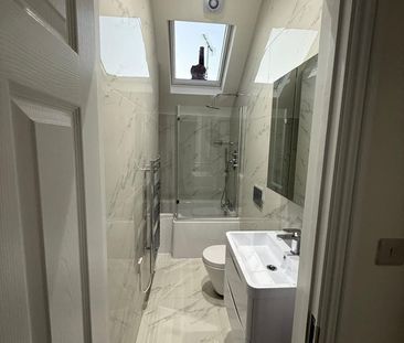 3 Bed Terraced House, Hampton Works, SW14 - Photo 6