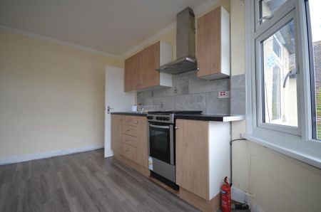 2 bedroom maisonette to rent - Photo 4