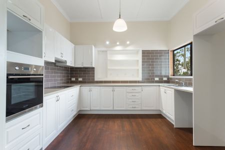 HUGE HOME + ACREAGE LiViNG + OPTiONS TO SUiT EVERYONE! - Photo 4