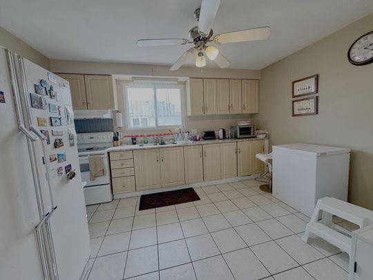 For Lease - 516 Harris Court, Whitby, Ontario - Photo 1